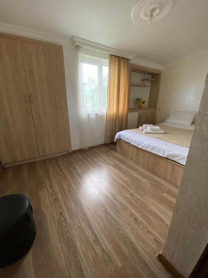 Holiday House Chkonia 호텔 바투미 외부 사진