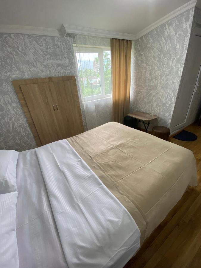 Holiday House Chkonia 호텔 바투미 외부 사진