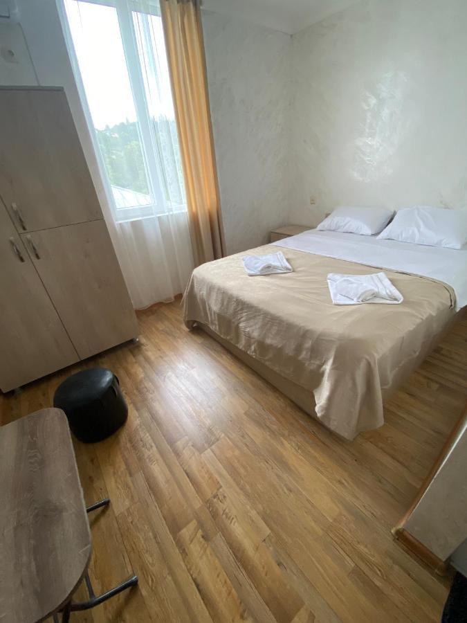 Holiday House Chkonia 호텔 바투미 외부 사진