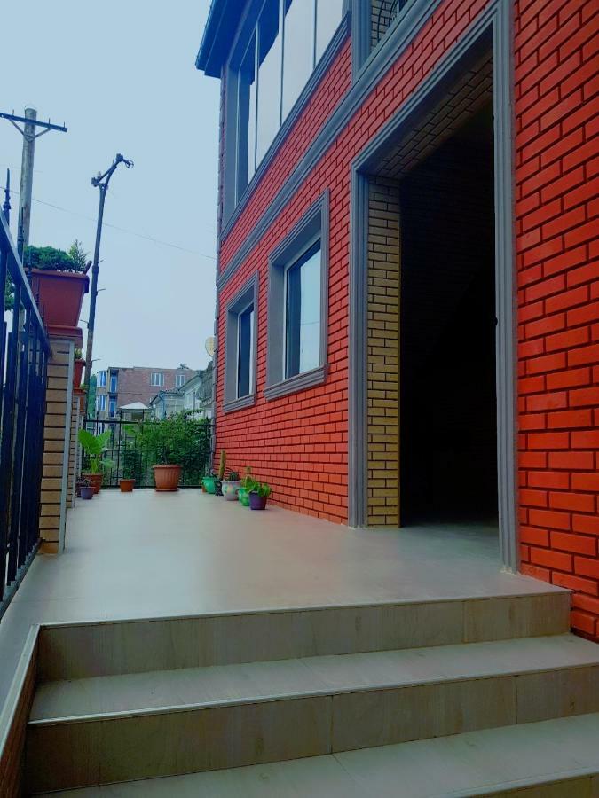 Holiday House Chkonia 호텔 바투미 외부 사진